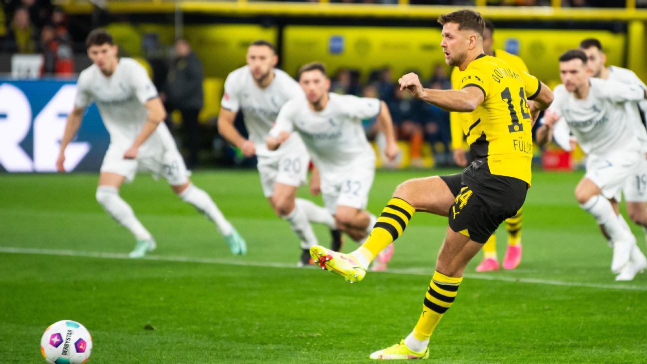 Fullkrug ghi hat-trick, Dortmund leo lên top 4