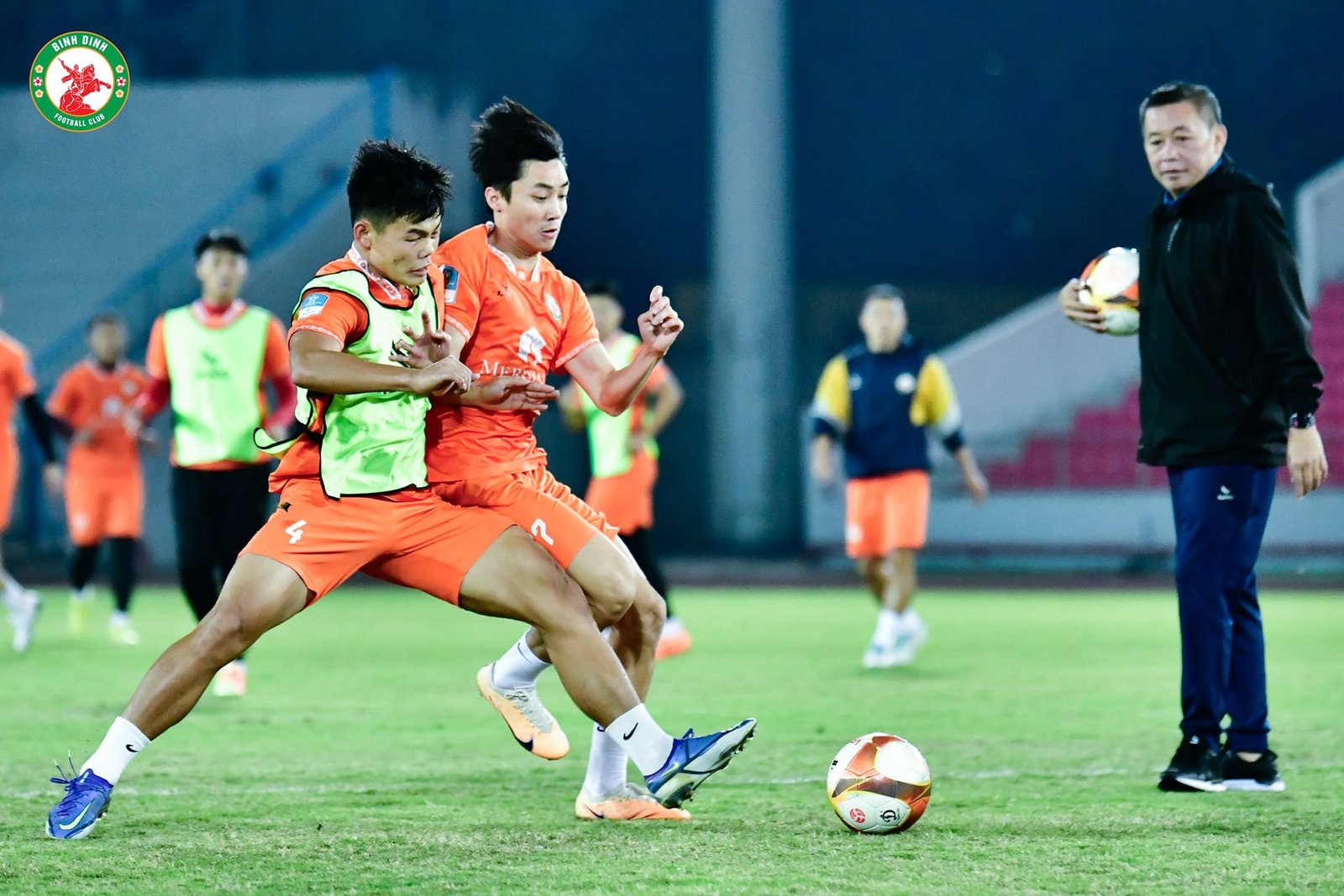 HLV đặt yêu cầu rõ ràng cho V-League