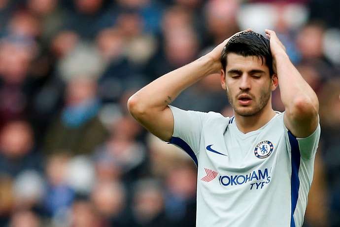 Morata rời sân với nước mắt chảy dài