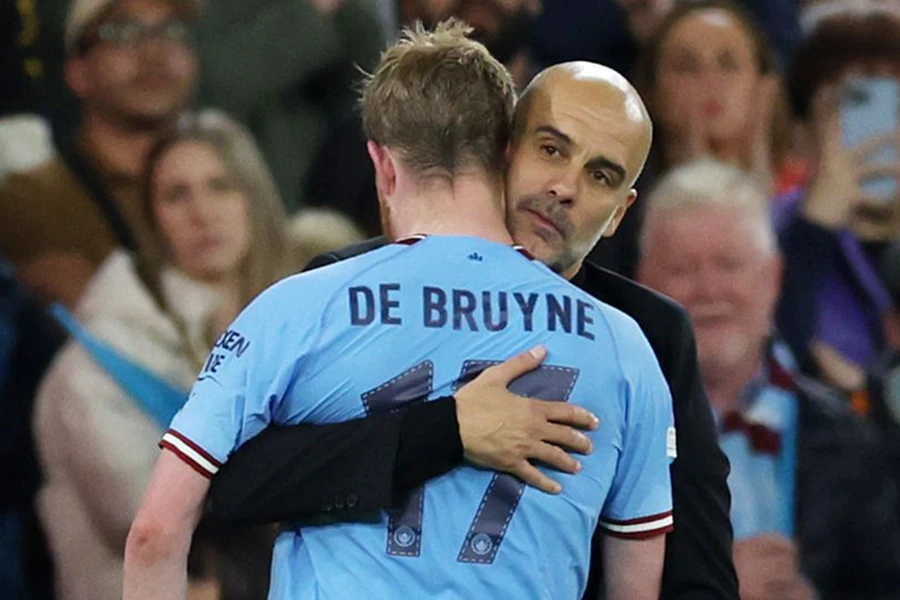 Pep Guardiola miêu tả De Bruyne như một chai rượu tinh tú