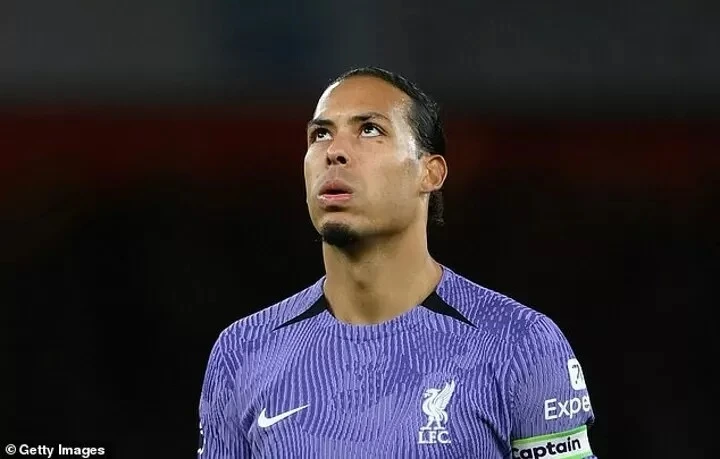 Van Dijk bàn về người thay thế sau chấn thương của Alisson.