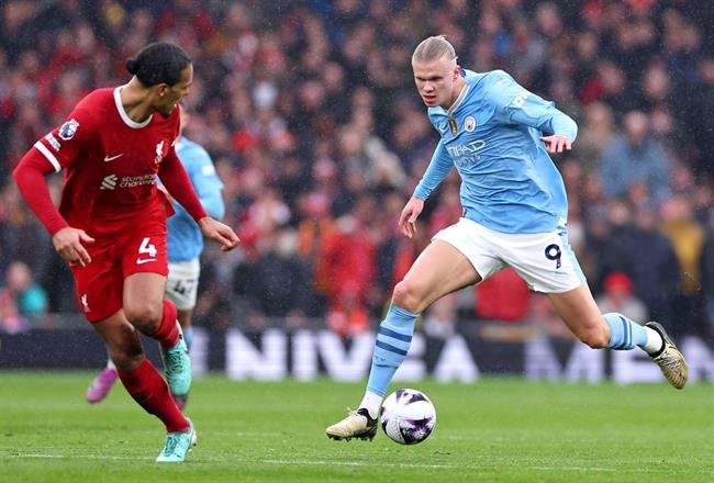 Carragher ủng hộ Liverpool muốn Arsenal đánh bại Man City ở vòng tiếp theo