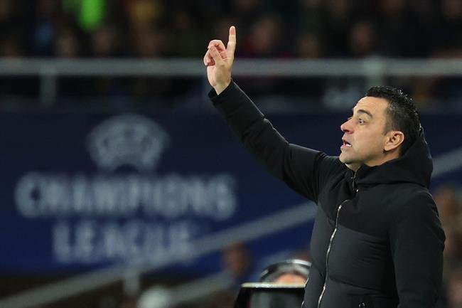 HLV Xavi không sợ đối đầu PSG tại Champions League