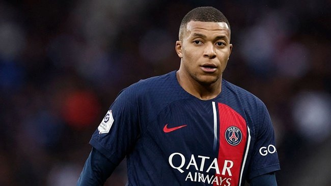 Laporta: Việc chiêu mộ Mbappe sẽ gây xáo trộn phòng thay đồ của Real