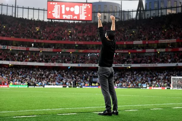 Neville nói rằng Arsenal phải bảo toàn chiến thắng trên sân nhà Man City