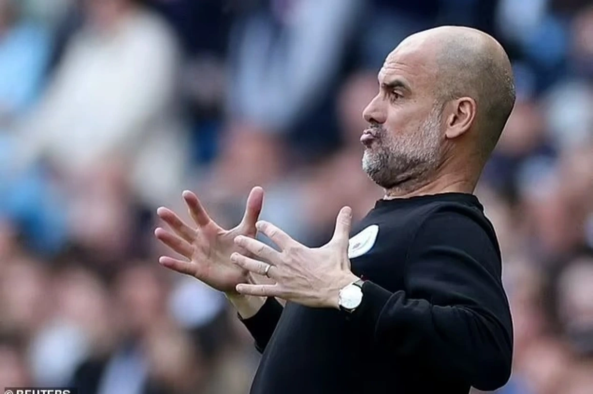 Pep Guardiola vỗ tay người hùng của Man City trước Newcastle